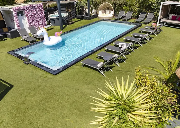 Hotel Eden Cassis - Centre-Ville- Piscine Chauffee, Jacuzzi Et Sauna - Parking Prive