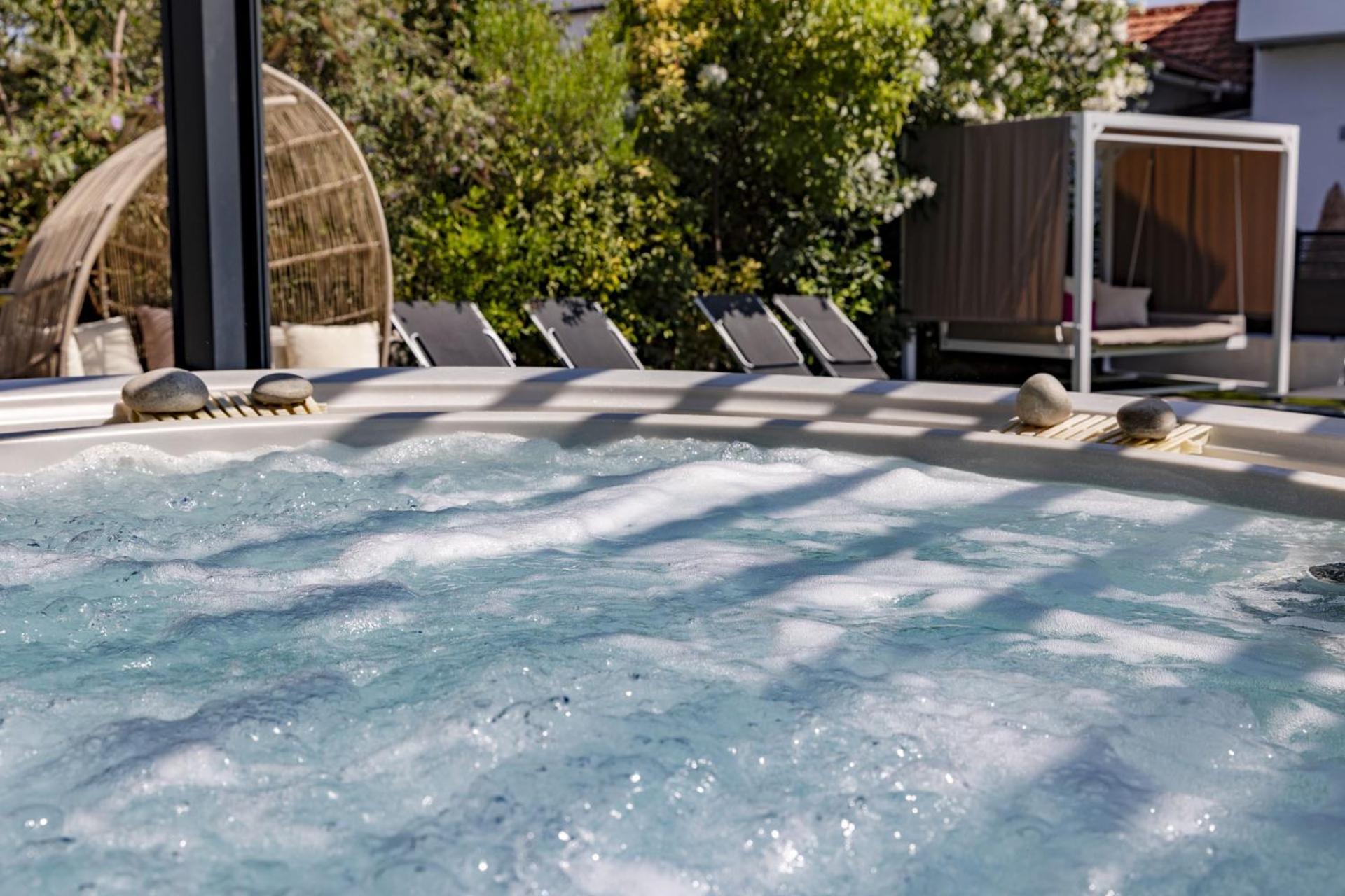 Hotel Hotel Eden Cassis - Centre-Ville- Piscine Chauffee, Jacuzzi Et Sauna - Parking Prive Cassis