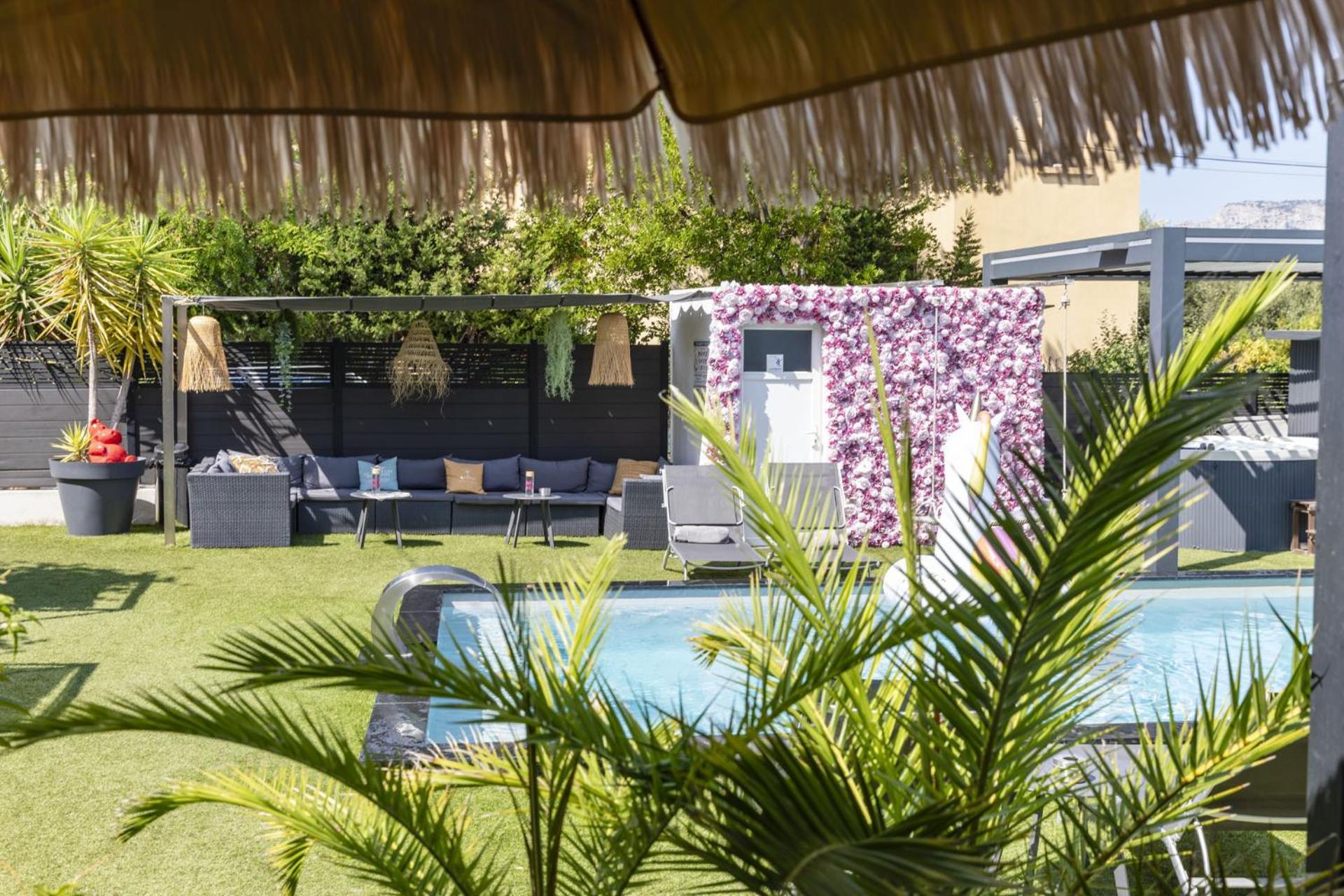 Eden - Centre-ville- Piscine Chauffee, Jacuzzi Et Sauna - Parking Prive Cassis