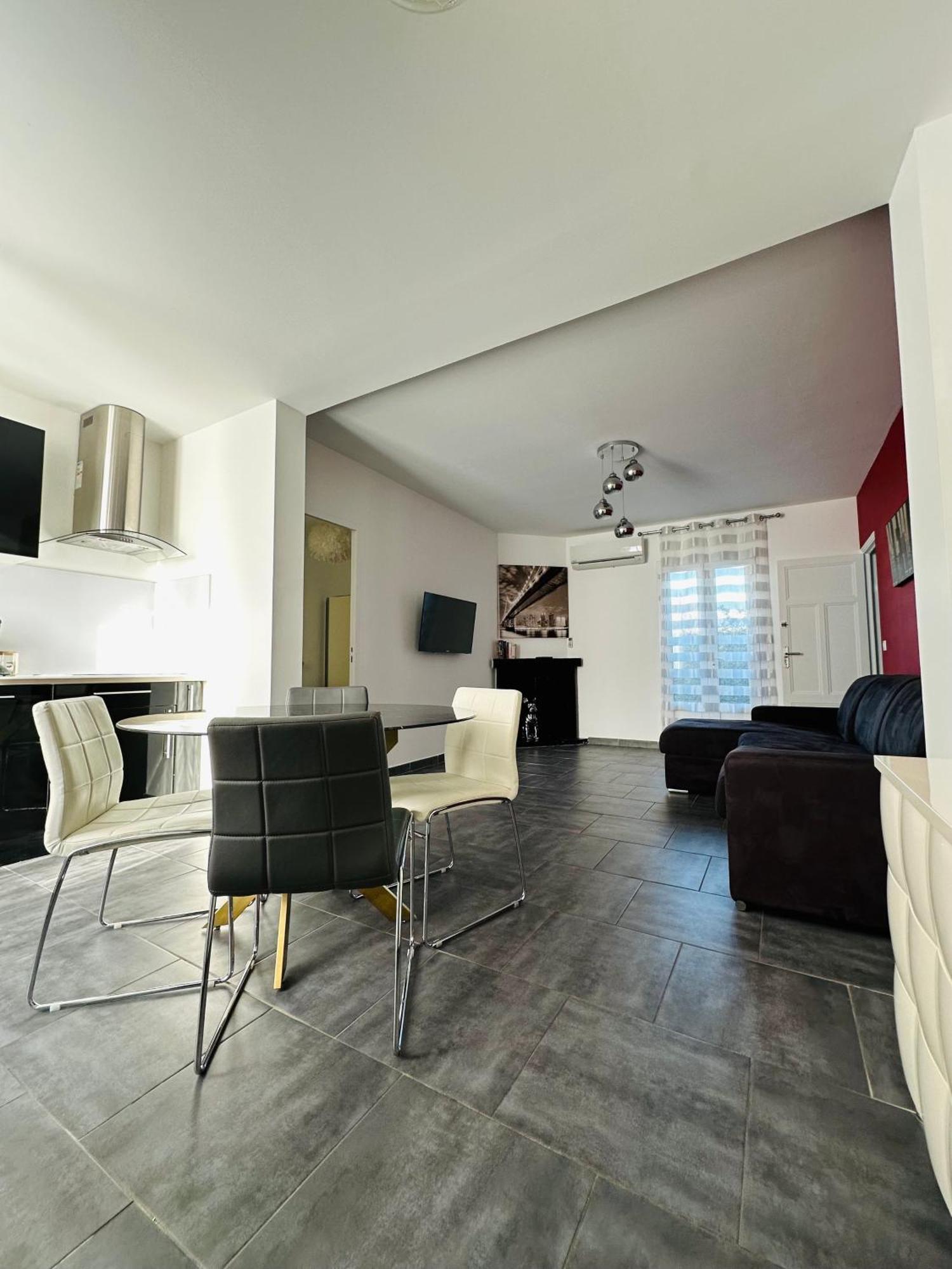 Eden - Centre-ville- Piscine Chauffee, Jacuzzi Et Sauna - Parking Prive 3* Cassis