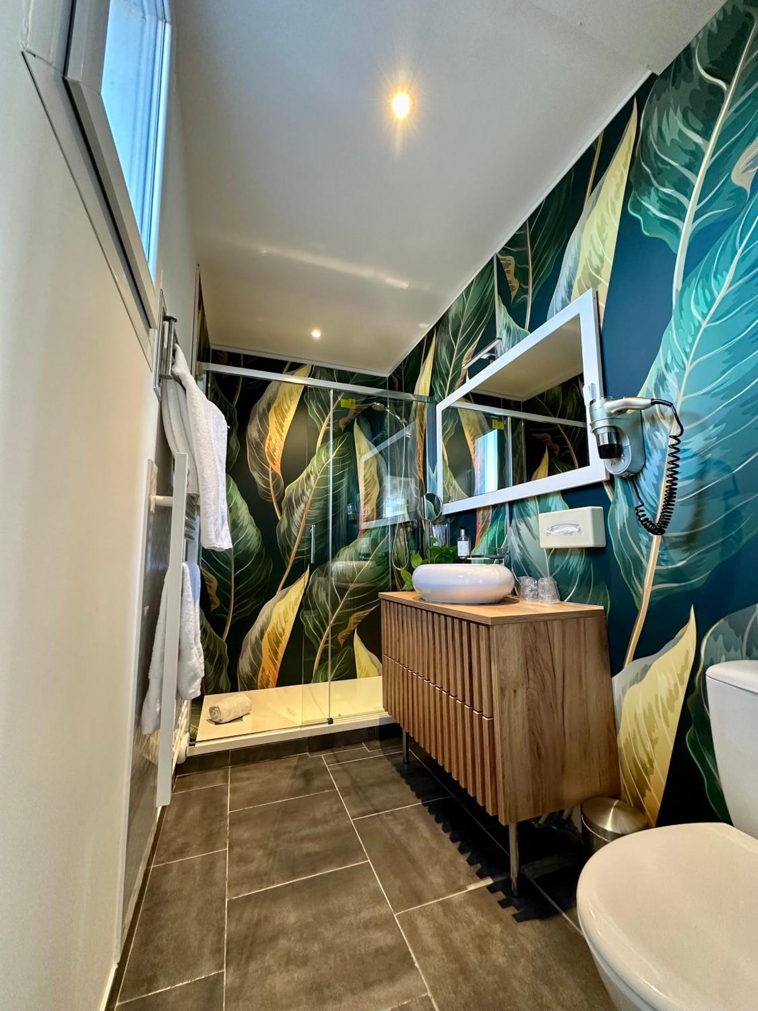 Hotel Eden Cassis - Centre-Ville- Piscine Chauffee, Jacuzzi Et Sauna - Parking Prive 3* Cassis