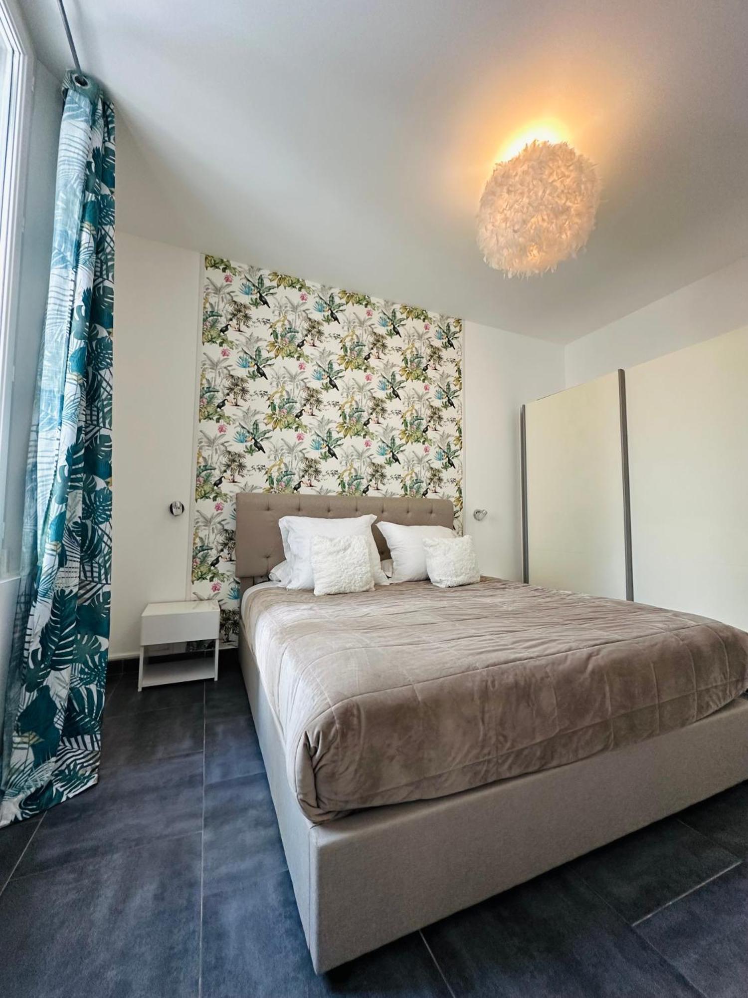 Hotel Eden Cassis - Centre-Ville- Piscine Chauffee, Jacuzzi Et Sauna - Parking Prive