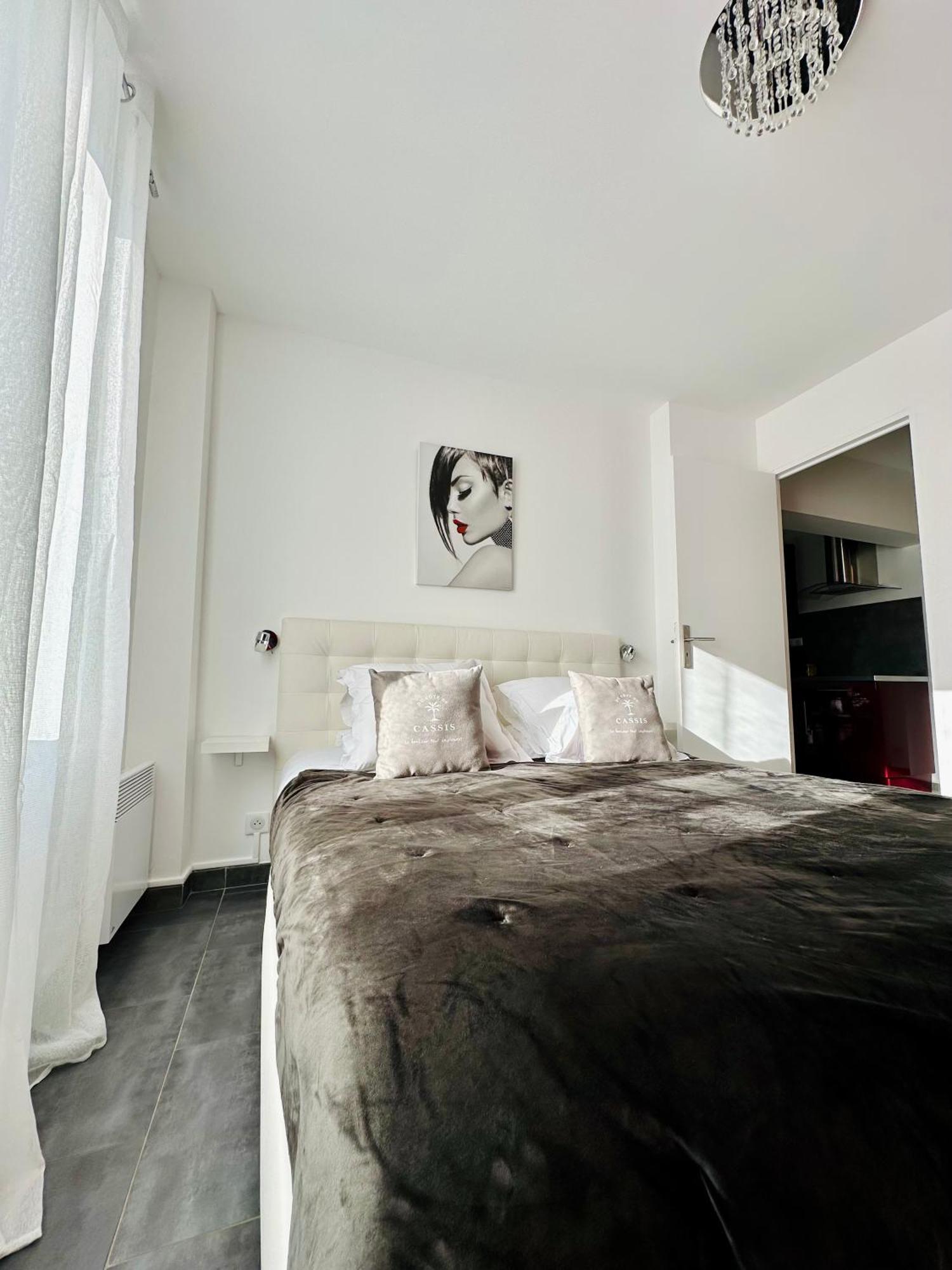 Hotel Hotel Eden Cassis - Centre-Ville- Piscine Chauffee, Jacuzzi Et Sauna - Parking Prive 3*