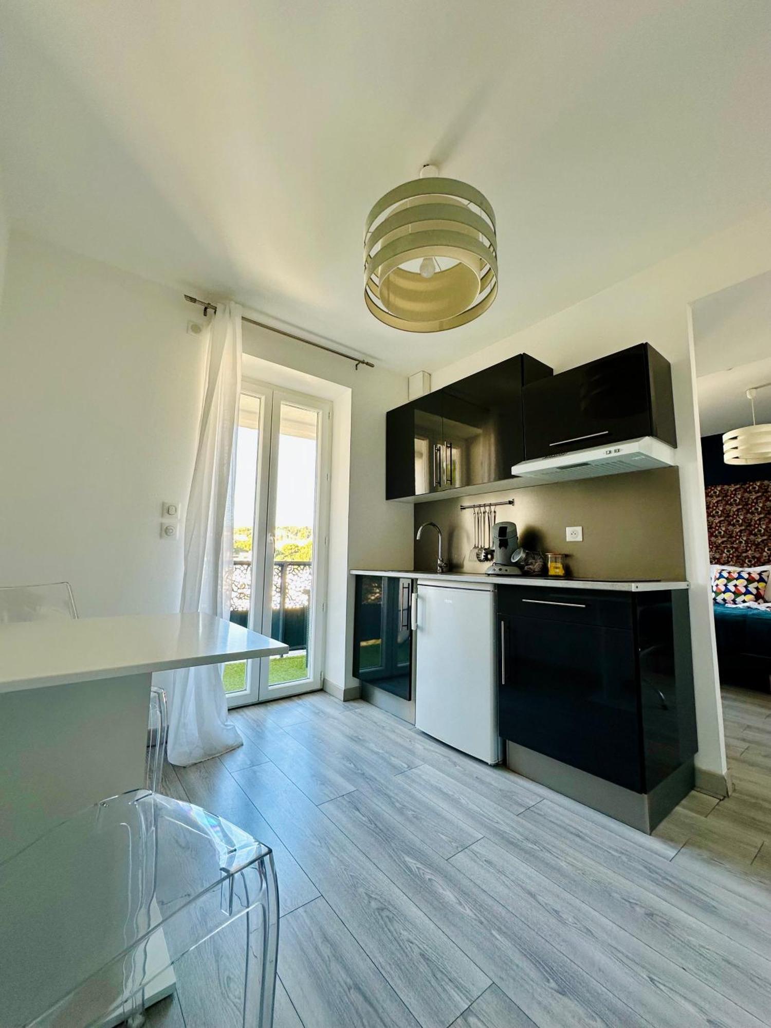 Eden - Centre-ville- Piscine Chauffee, Jacuzzi Et Sauna - Parking Prive 3*