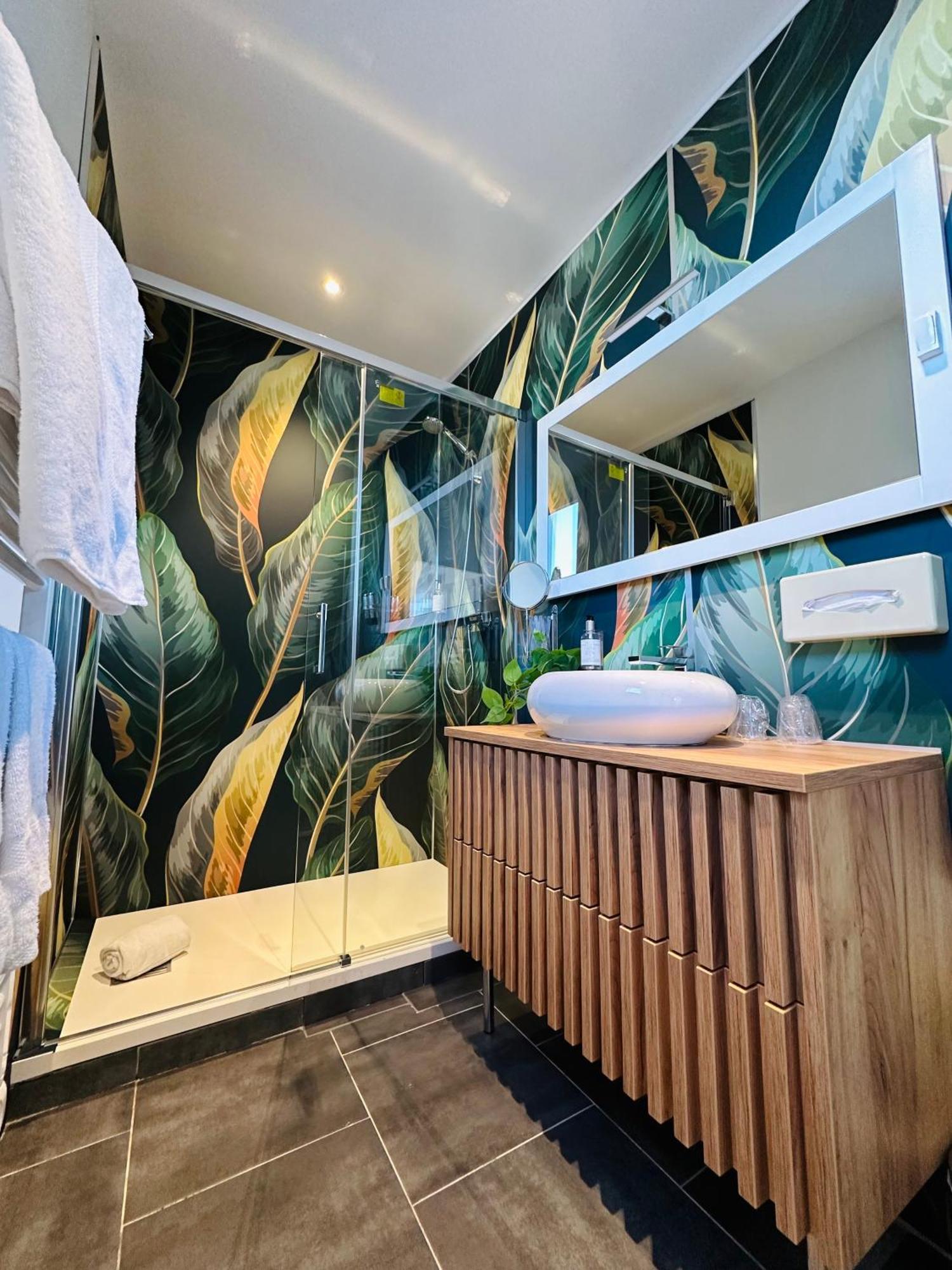 Hotel Eden Cassis - Centre-Ville- Piscine Chauffee, Jacuzzi Et Sauna - Parking Prive Cassis