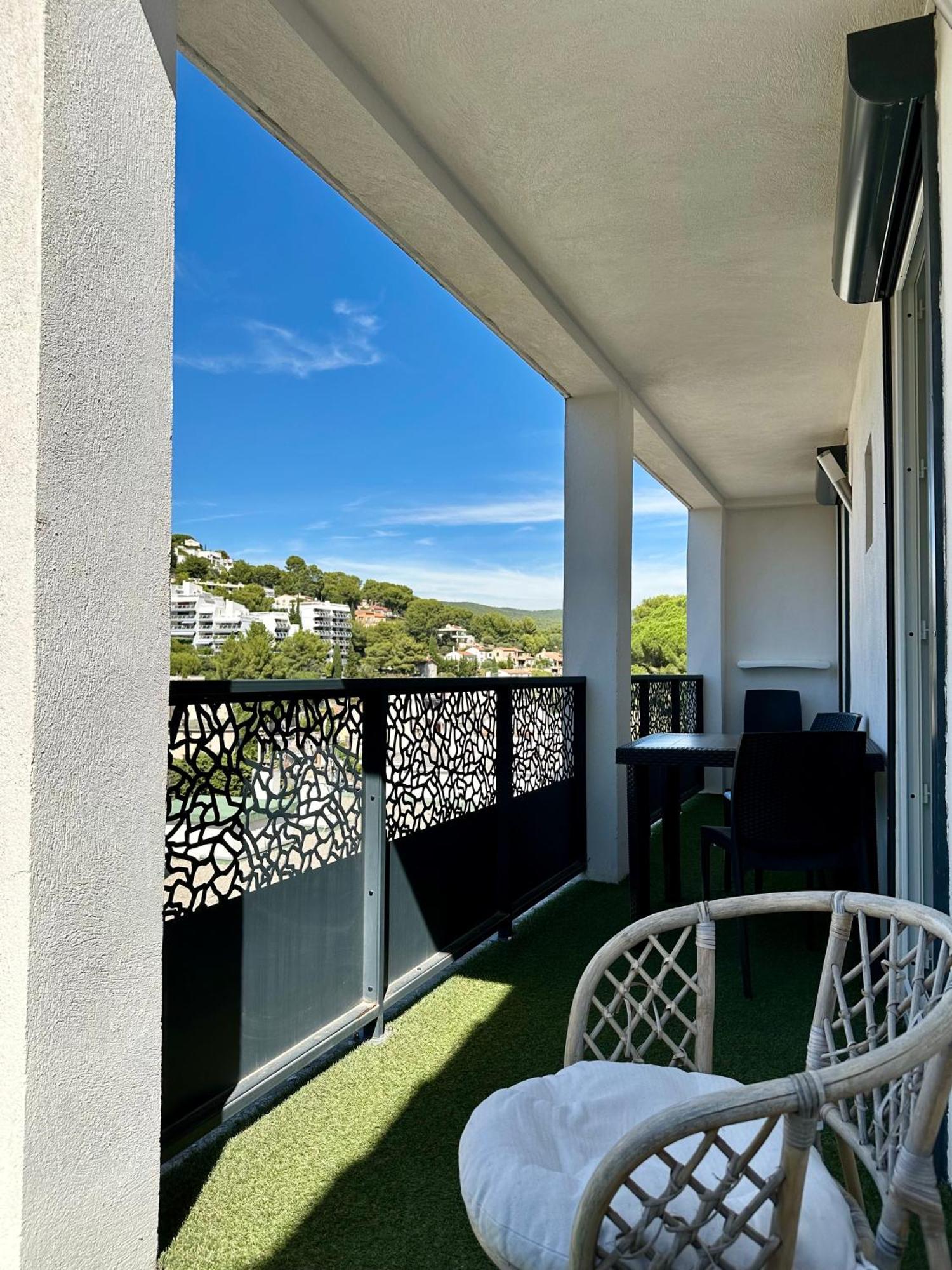 Hotel Eden Cassis - Centre-Ville- Piscine Chauffee, Jacuzzi Et Sauna - Parking Prive 3* Cassis