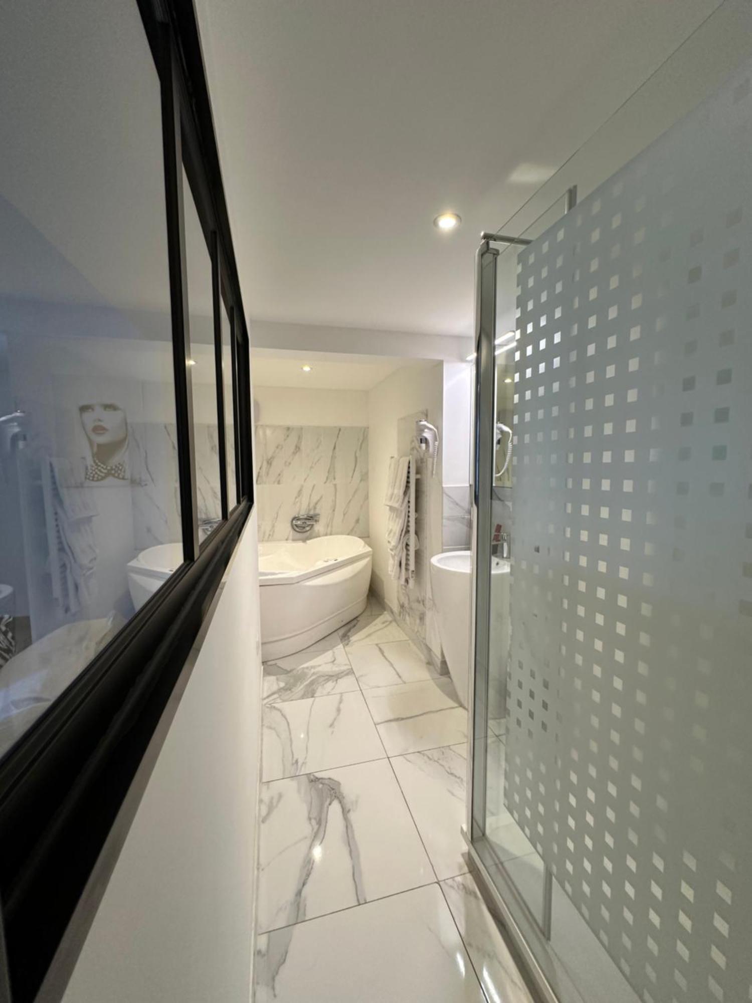 Hotel Eden Cassis - Centre-Ville- Piscine Chauffee, Jacuzzi Et Sauna - Parking Prive Hotel 3*
