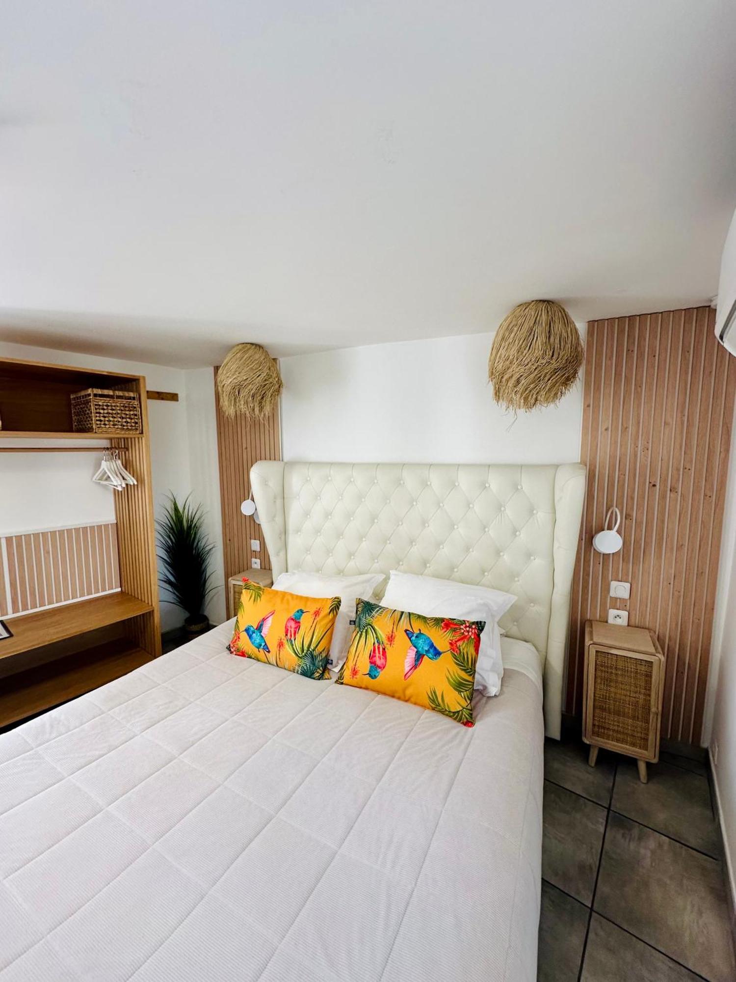 Hotel Eden Cassis - Centre-Ville- Piscine Chauffee, Jacuzzi Et Sauna - Parking Prive 3* Cassis