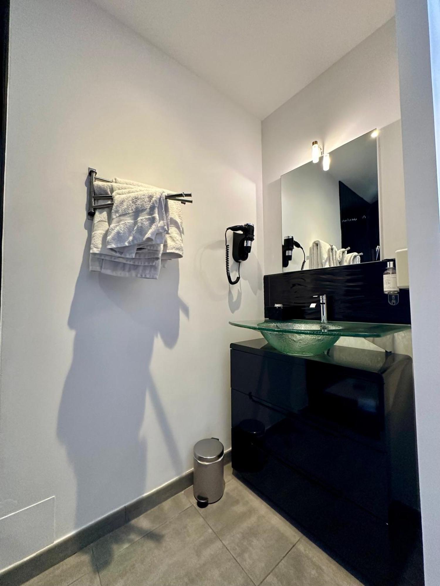 Hotel Eden Cassis - Centre-Ville- Piscine Chauffee, Jacuzzi Et Sauna - Parking Prive Hotel Cassis