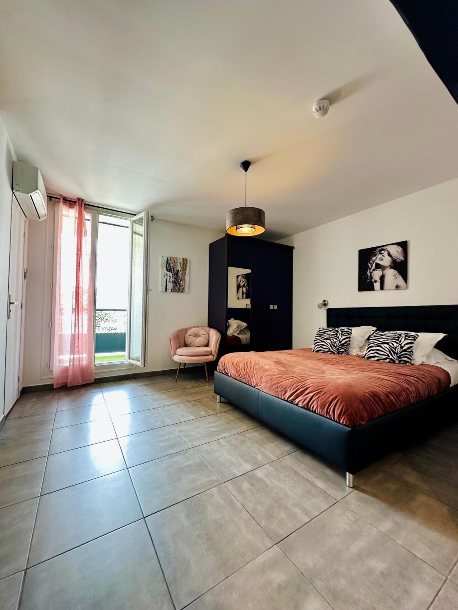 Hotel Eden Cassis - Centre-Ville- Piscine Chauffee, Jacuzzi Et Sauna - Parking Prive Cassis