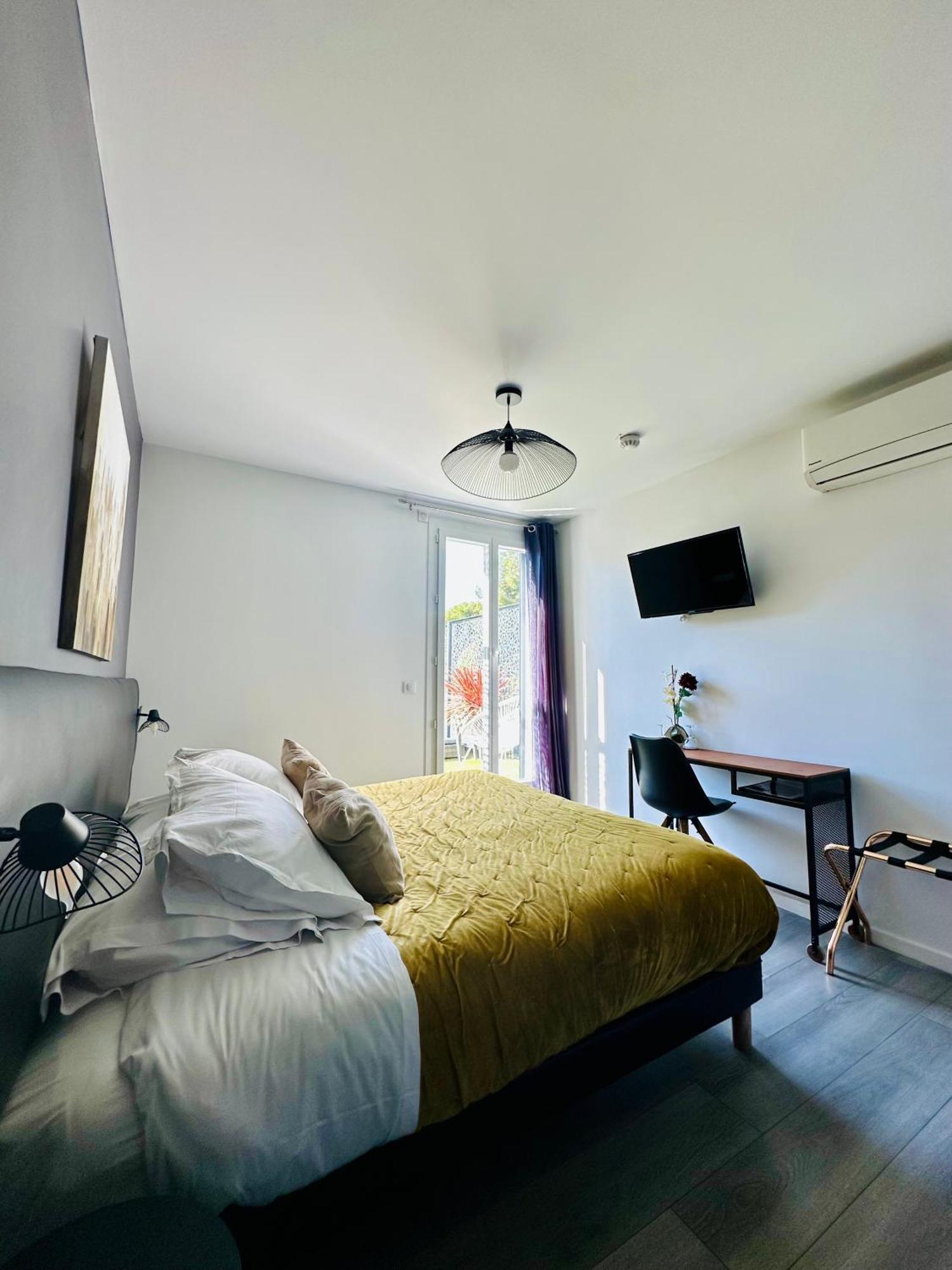 Hotel Hotel Eden Cassis - Centre-Ville- Piscine Chauffee, Jacuzzi Et Sauna - Parking Prive