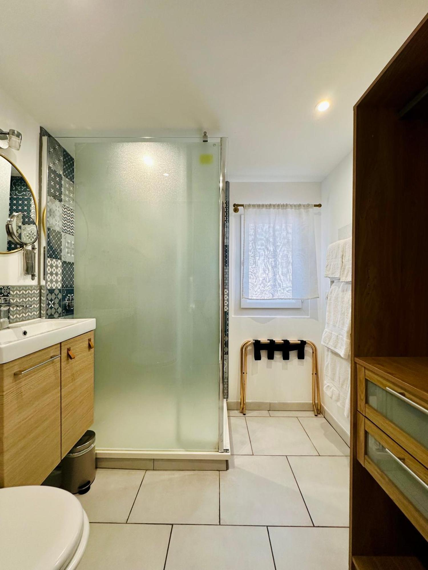 Hotel Hotel Eden Cassis - Centre-Ville- Piscine Chauffee, Jacuzzi Et Sauna - Parking Prive 3*