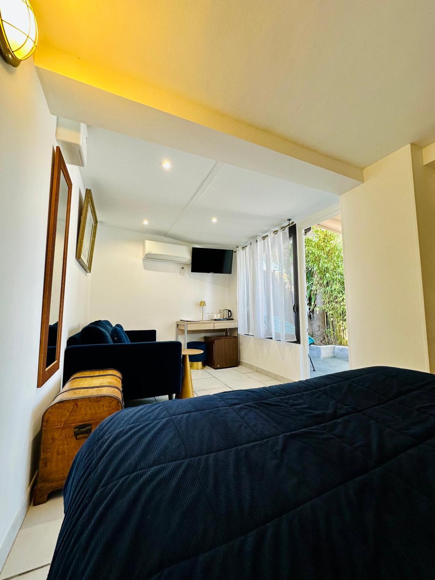 Hotel Eden Cassis - Centre-Ville- Piscine Chauffee, Jacuzzi Et Sauna - Parking Prive Hotel Cassis