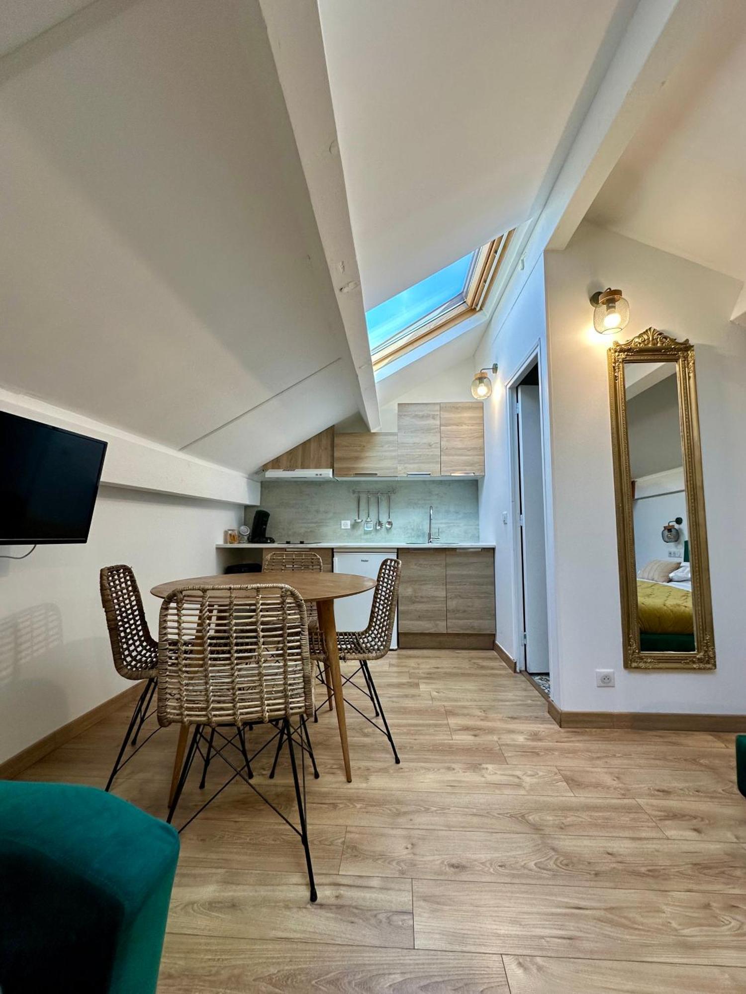 Eden - Centre-ville- Piscine Chauffee, Jacuzzi Et Sauna - Parking Prive 3*